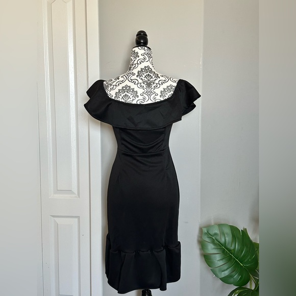 Black Dress - Picture 3 of 7